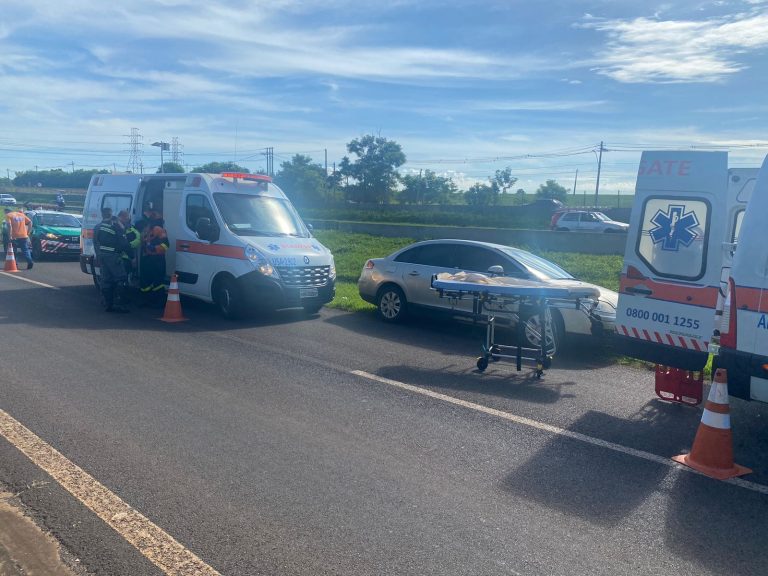 Três pessoas ficam feridas após acidente envolvendo duas motos em vicinal da Anhanguera