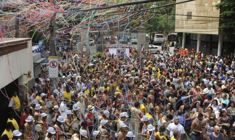 Bloco de Carnaval termina com tiroteio no Rio de Janeiro