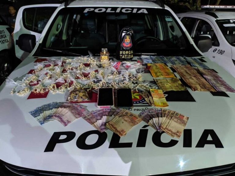 Homem de 33 anos é preso por tráfico droga ao abandonar sacola com 776 pedras de crack na região