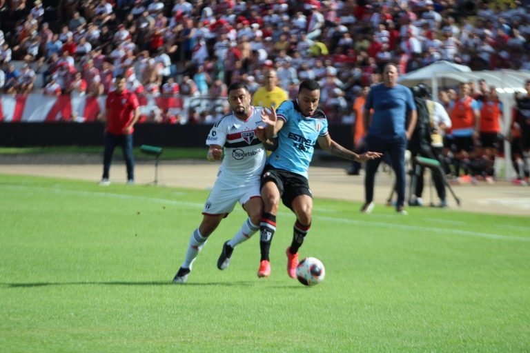 Botafogo joga mal, toma virada, perde o jogo, mas se classifica para a segunda fase do Paulistão
