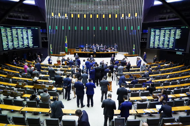 Semana da mulher: Câmara dos Deputados pode votar projeto de combate ao assédio sexual nas escolas