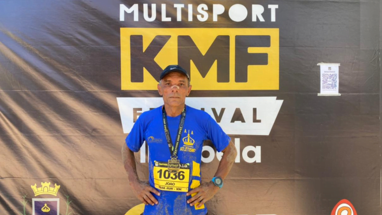 Professor de 61 anos corre 10 km e chega, emocionado, em 3º lugar