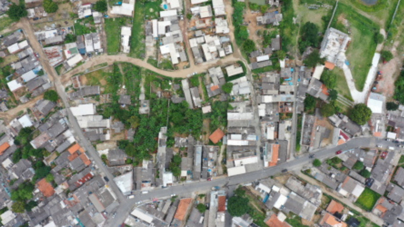 Equipe técnica da prefeitura faz plantão no Rio Comprido para mais uma etapa da regularização fundiária