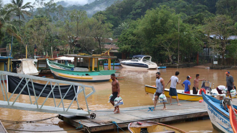 Famílias desabrigadas são levadas para Hotéis e pousadas