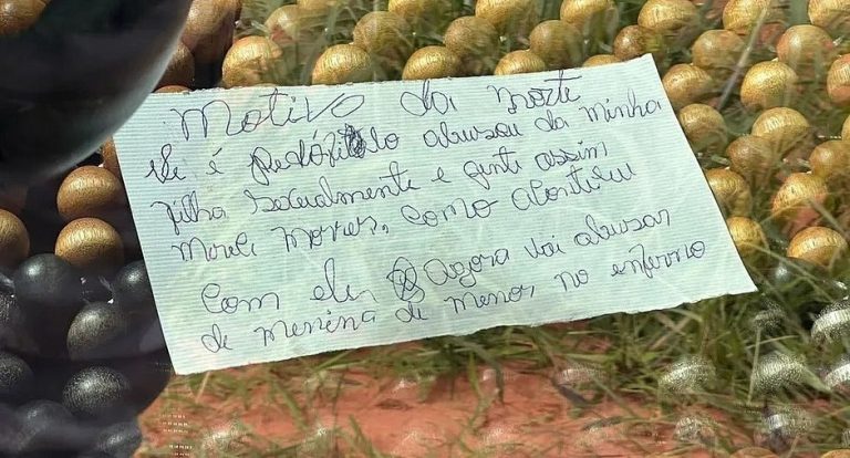 Motorista de 28 anos é encontrado morto e bilhete no carro denuncia estupro e pedofilia