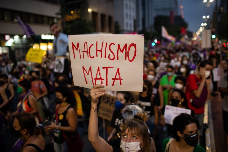 Manifestação na avenida Paulista, na região central de São Paulo, em apoio ao Dia das Mulheres | Foto: Bruno Santos/Folhapress