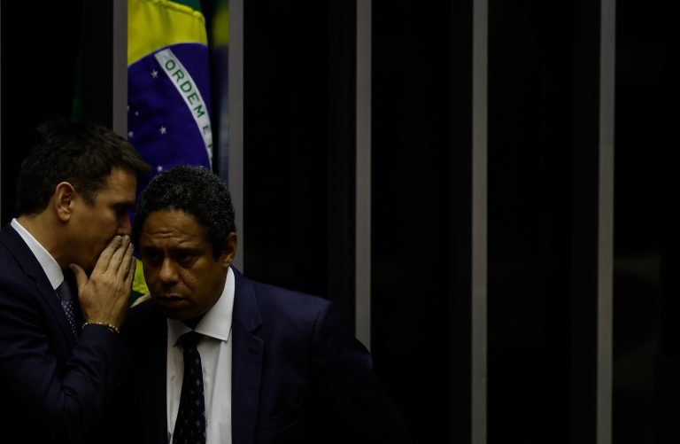 Sessão plenária na Câmara dos Deputados durante votação do pedido de urgência para o Projeto de Lei de Combate às Fake News. O presidente da Casa, Arthur Lira (PP-AL), conduz os trabalhos, com relatoria do deputado Orlando Silva (PCdoB-SP). (Foto: Pedro Ladeira/Folhapress)