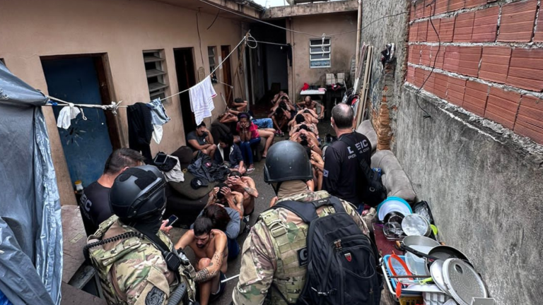 Polícia faz operação na “Minicracolândia” em São José
