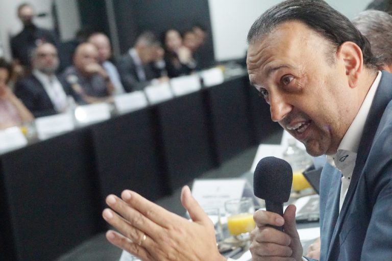 Vice-governador de SP diz que privatização da Sabesp depende da redução da tarifa
