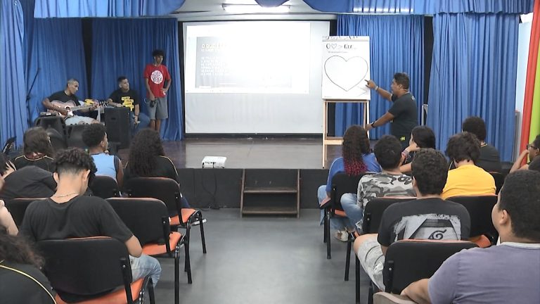 Palestra busca propagar o amor em escolas estaduais de São Vicente