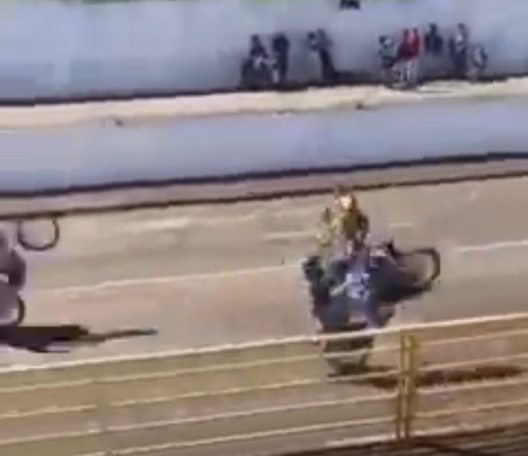 Vídeo mostra o momento em que motociclista de 19 anos morre após colisão em Batatais; vítima foi identificada