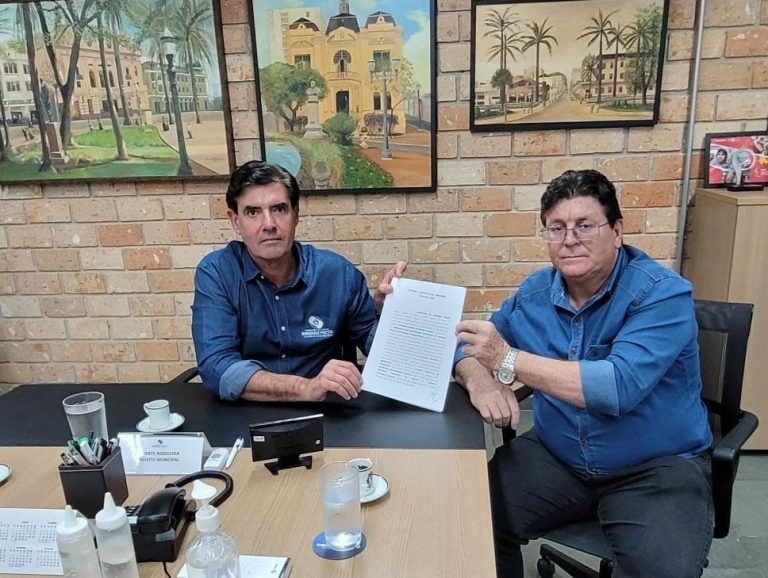 Prefeitura assina acordo salarial que concede 6% de reajuste aos servidores municipais