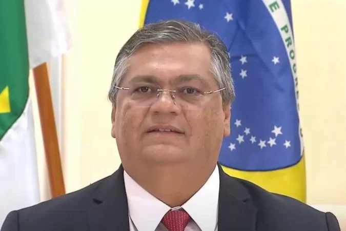 Operação contra ataques a escolas prendeu ou apreendeu 302 pessoas, afirma Dino