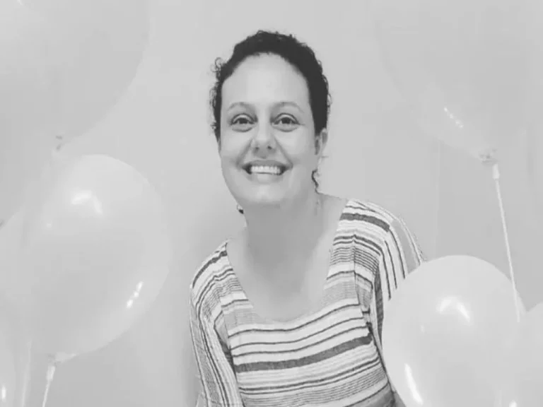 Luciana Cerri Teixeira, de 42 anos, morreu após descer de um tobogã com o filho de sete anos no colo. De acordo com testemunhas, os dois saíram da pista e bateram em uma grade de proteção.