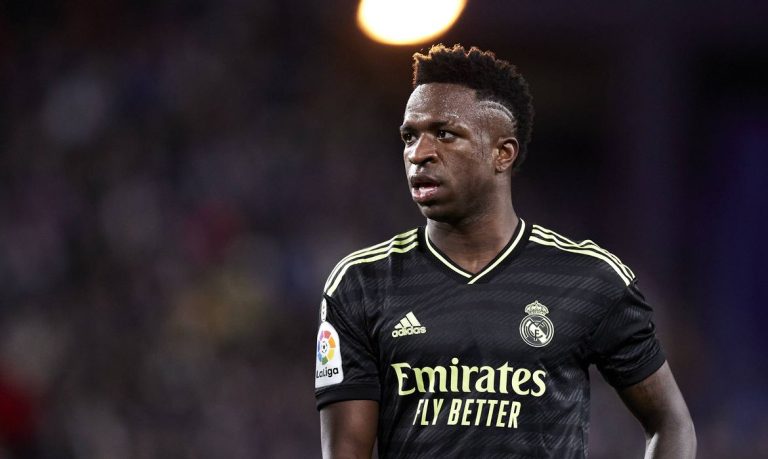 Vini Jr é vítima de casos de racismo e ódio desde 2021