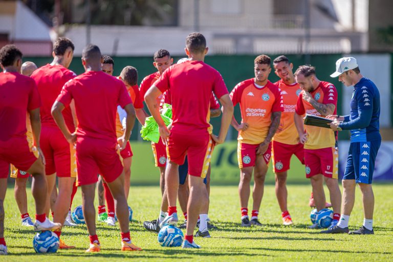 Guarani treina para se reabilitar contra o Sampaio Corrêa