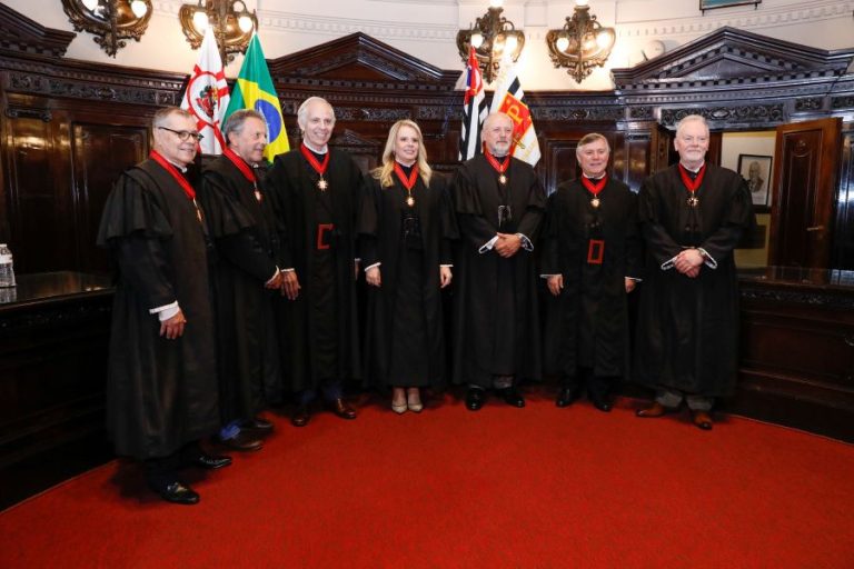 Posse solene da desembargadora Angela Pacheco de Rezende Lopes é celebrada no Palácio da Justiça