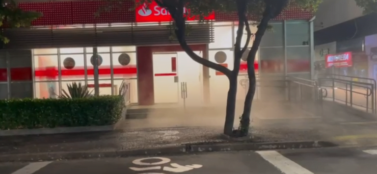 Moradores de Indaiatuba se assustam com fumaça em agência bancária
