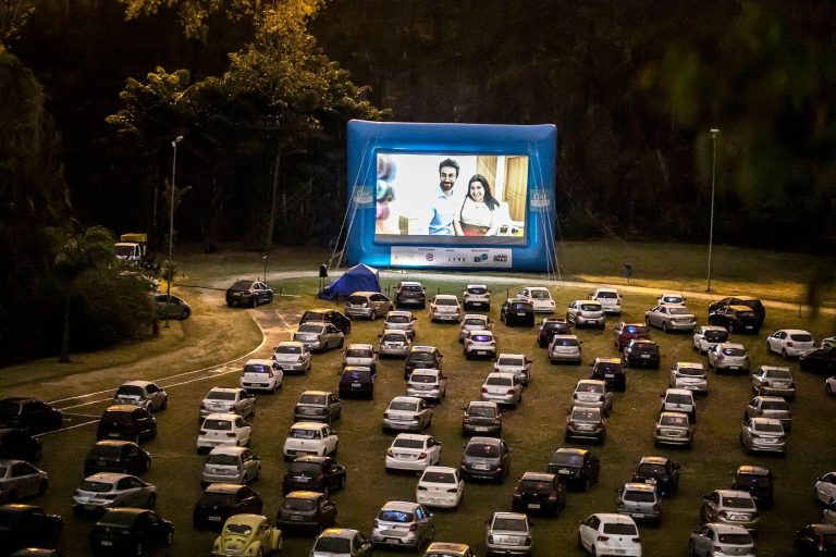 Cinema drive-in itinerante tem sessões gratuitas em Sumaré