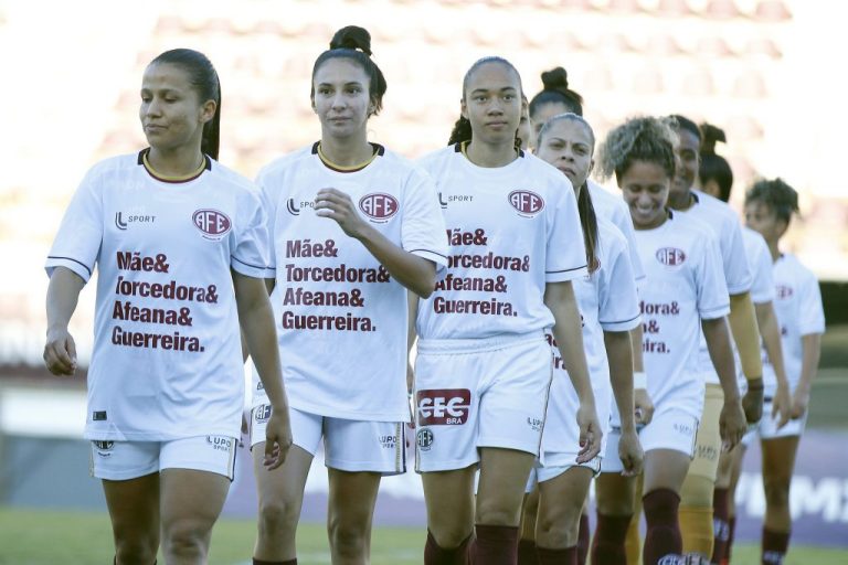 Meninas da Ferroviária seguem na cola do líder Corinthians no Brasileirão