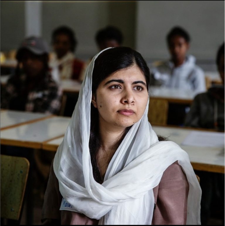 Brasil precisa de educação digital nas escolas, diz Malala em visita ao Rio