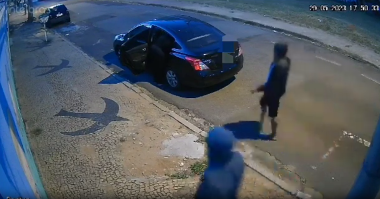 Mãe reage a assalto para salvar filho