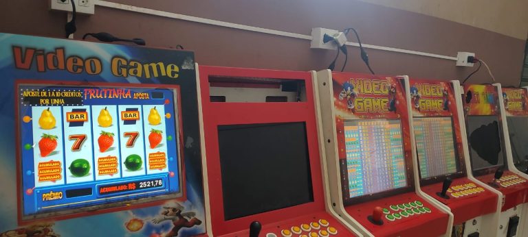 Operação da PM apreende 13 máquinas de caça-níqueis