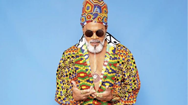 Carlinhos Brown compartilha história de luta, arte e sucesso em biografia inédita