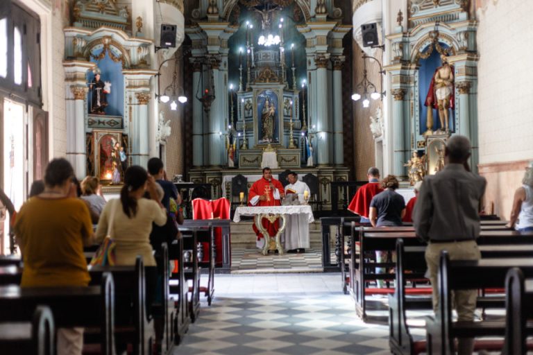 Missa é cancelada após sequência de furtos