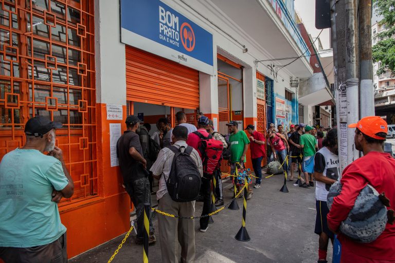 Frio em SP: governo pretende ampliar programas de abrigo emergencial