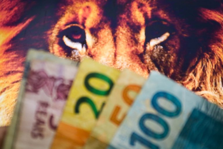 SÃO PAULO, SP - 23.05.2023: RESTITUIÇÃO IR 2023 É O MAIOR DA HISTÓRIA - A Receita Federal abrirá, nesta próxima quarta-feira (24), a consulta ao primeiro lote de restituição do Imposto de Renda Pessoa Física de 2023. | Foto: Aloisio Mauricio /Fotoarena/Folhapress