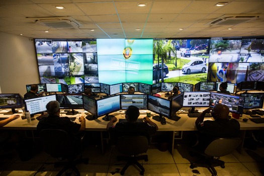 Descarte irregular em área congelada de Praia Grande é flagrado e empresa leva multa