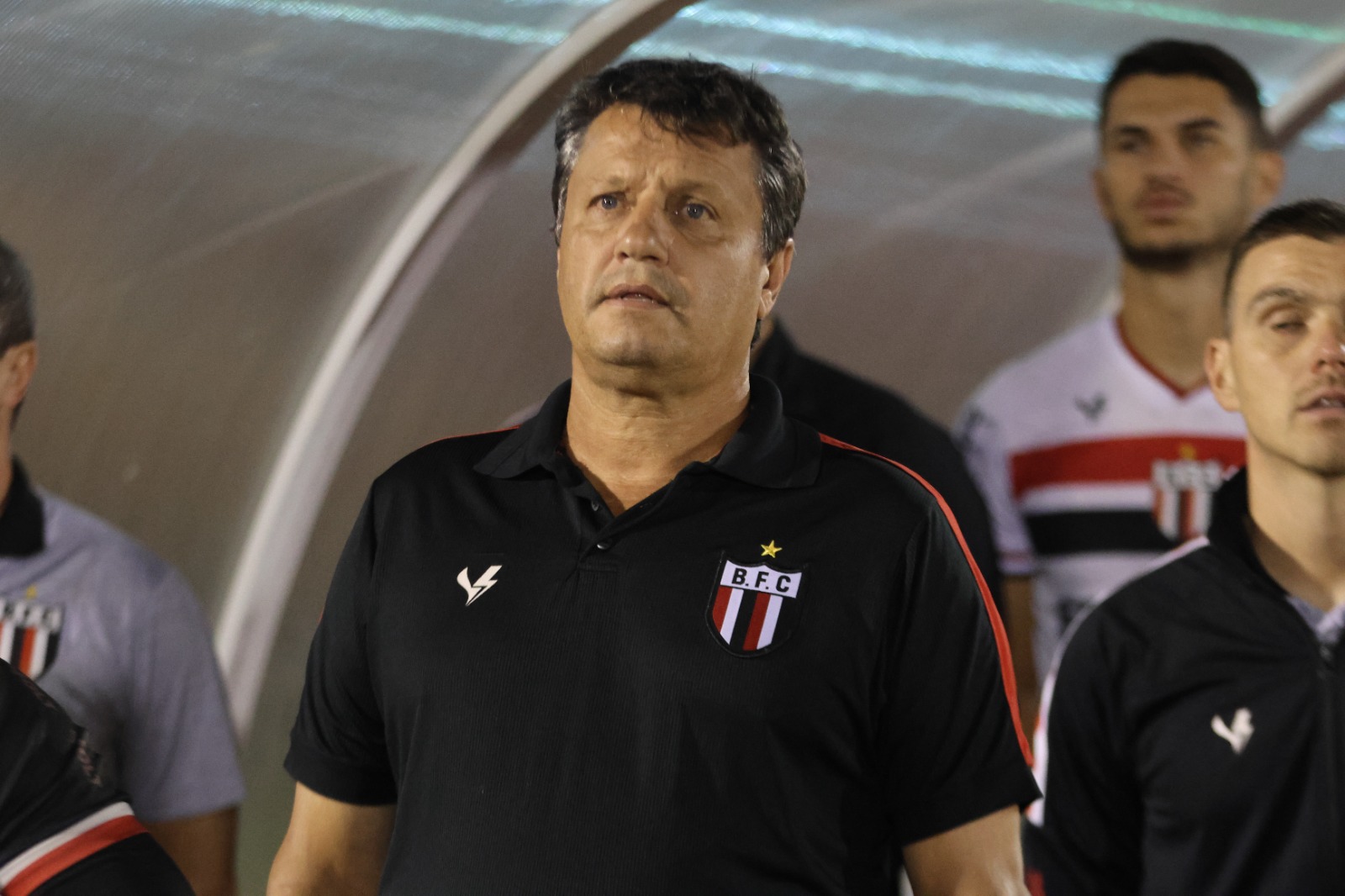 Botafogo demite técnico Adilson Batista