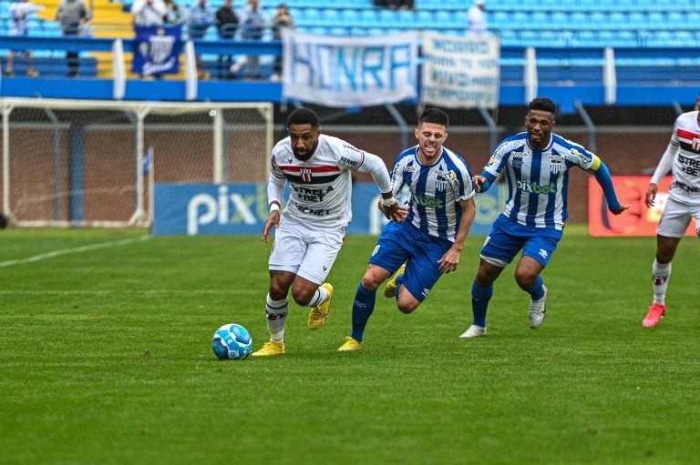 Botafogo empata com Avaí