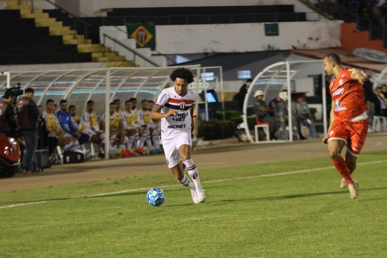 Botafogo empata com o Tombense