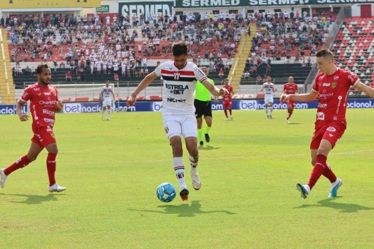 Botafogo perde em casa e crise aumenta