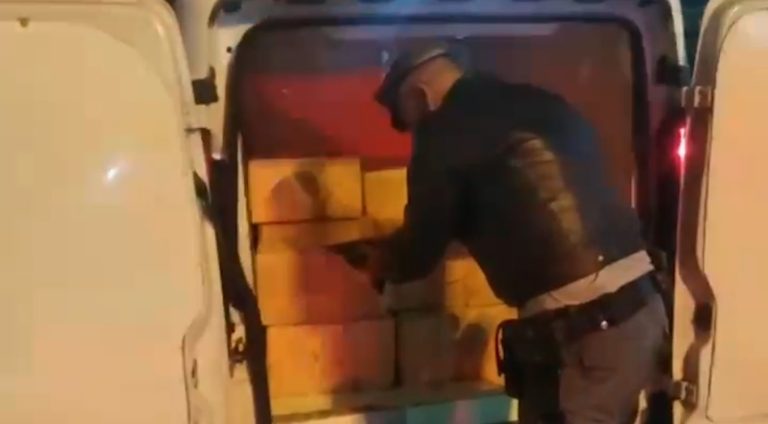 500 quilos de drogas são apreendidos em furgão, em Rio Claro