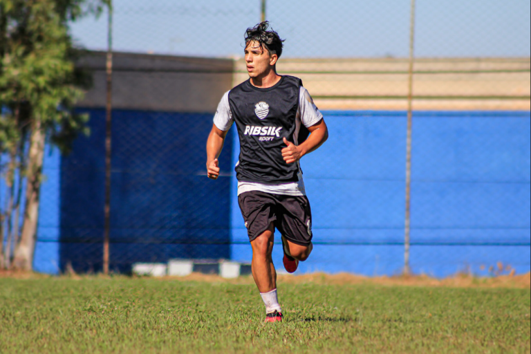 Atacante que não jogou deixa o Comercial