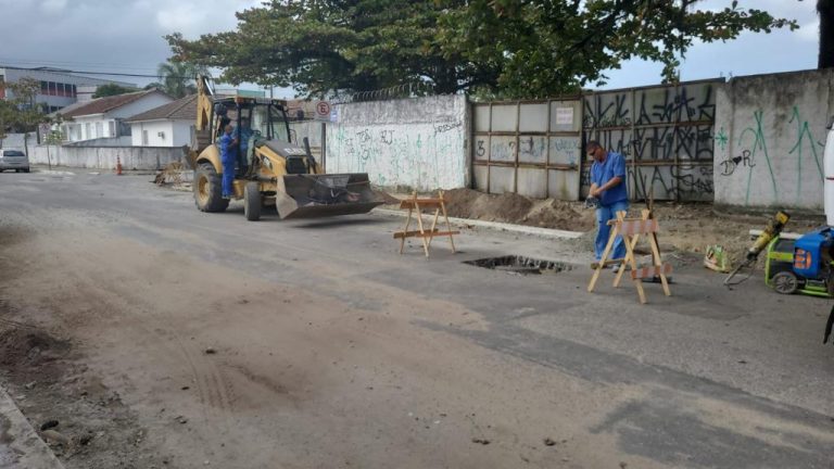 Bairro de Santos recebe obras de pavimentação em 26 ruas