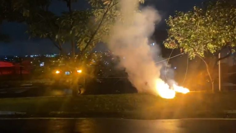 Campinas: Ladrão perde o controle de carro roubado e bate em um poste