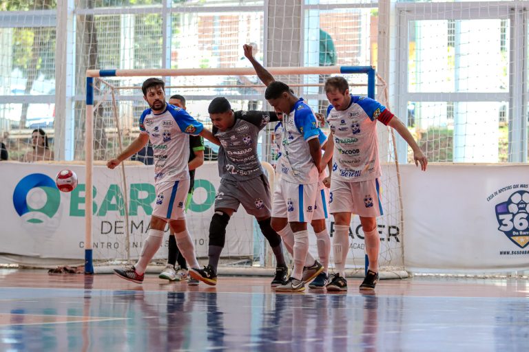 Ribeirão vence e vai à final do futsal
