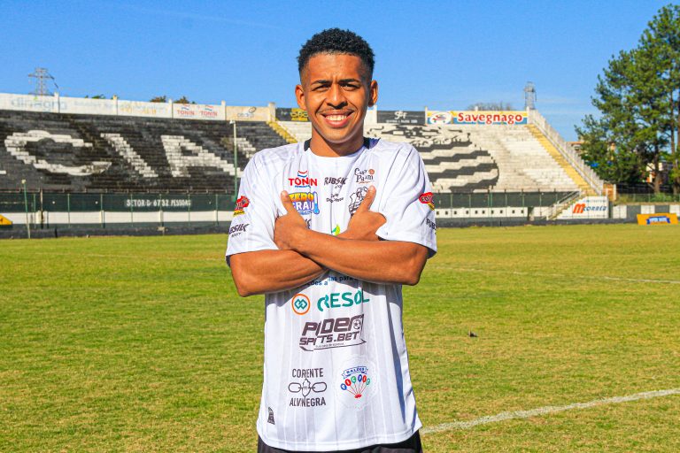 Comercial tem estreia na Copinha modificada