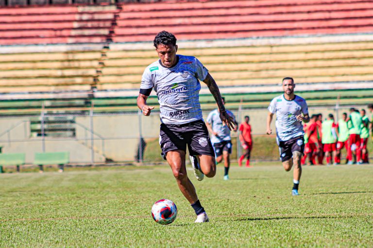 Neto Acará acerta com Comercial