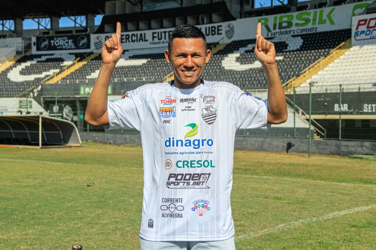 Comercial renova com Boré