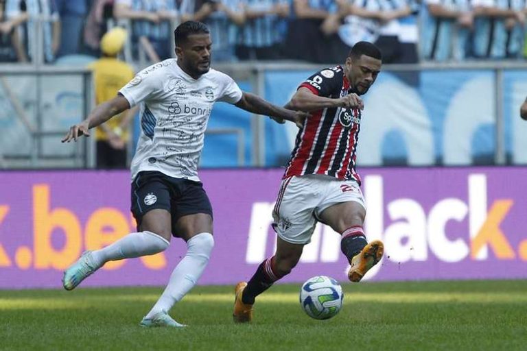São Paulo perde de virada para o Grêmio em Porto Alegre no Brasileirão