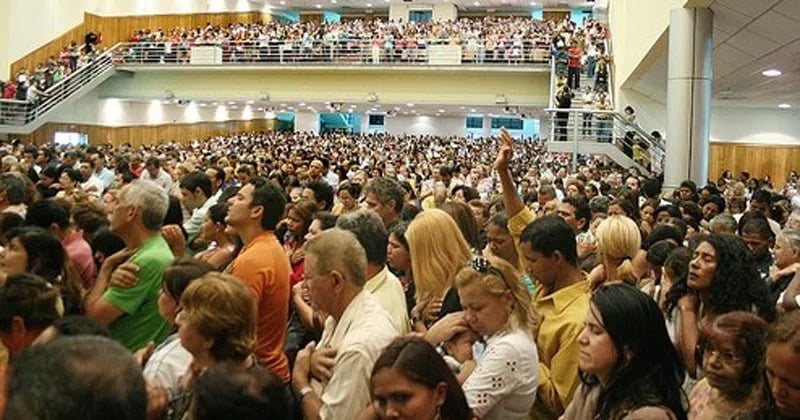 Evangélicos: o que explica multiplicação de templos no Brasil