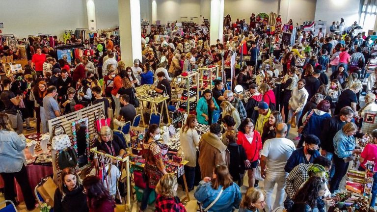Feira de empreendedorismo promove festa junina e solidariedade em Santos