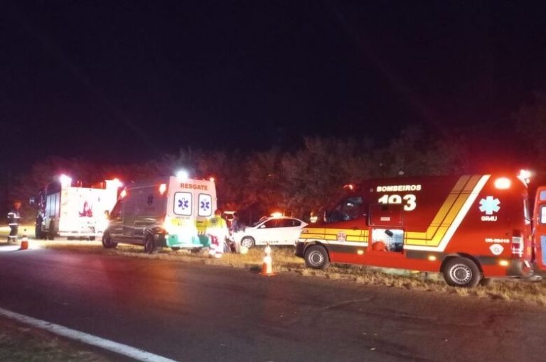 Quatro pessoas ficam feridas após acidente com ônibus na região
