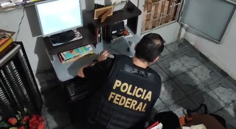 Polícia Federal faz operação contra pornografia infantil em São José