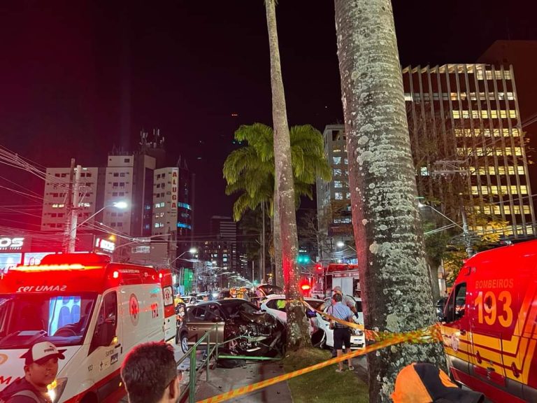 Acidente deixa três pessoas feridas, em Santos